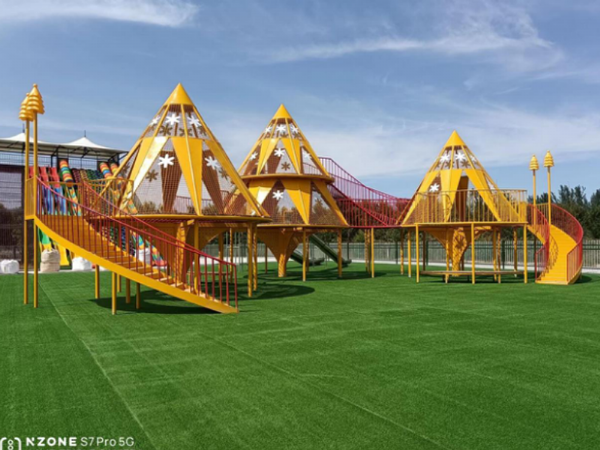 2022年8月，江蘇徐州紅楓森林公園，無動力游樂項目落地完成，占地15000平，總投資300萬。
